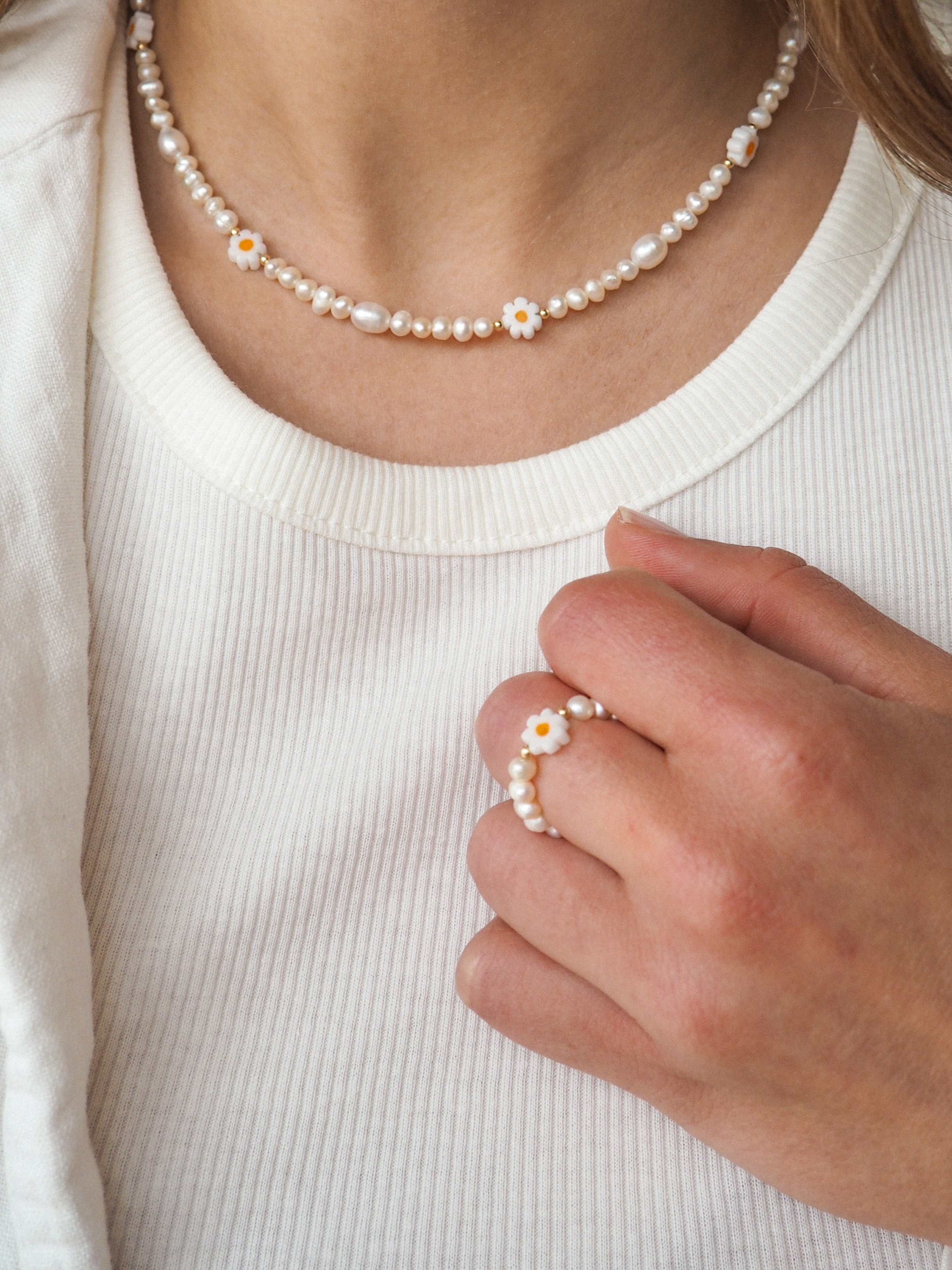 Fiori Pearl Choker
