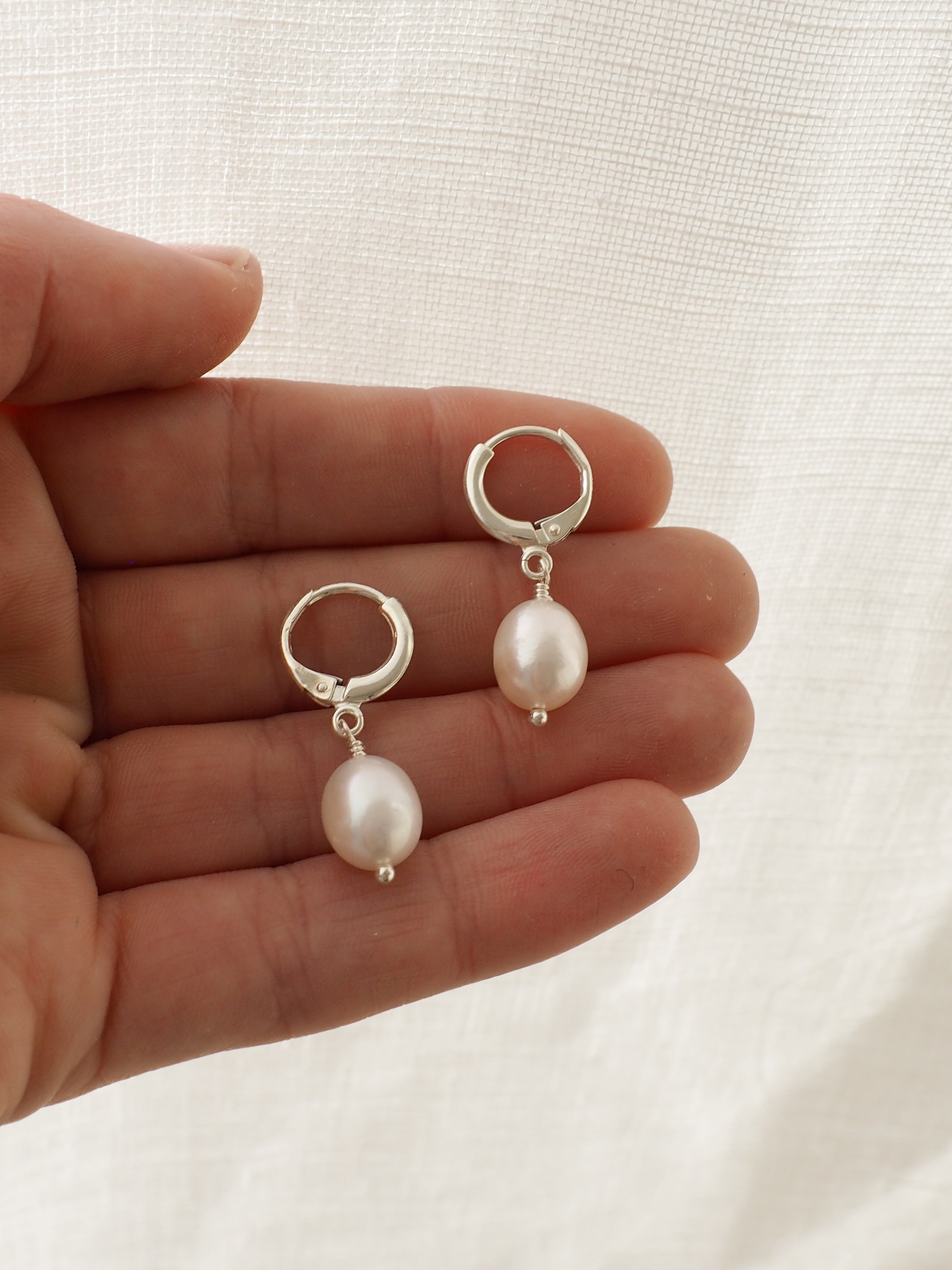 KESHI PEARL Mini Hoops