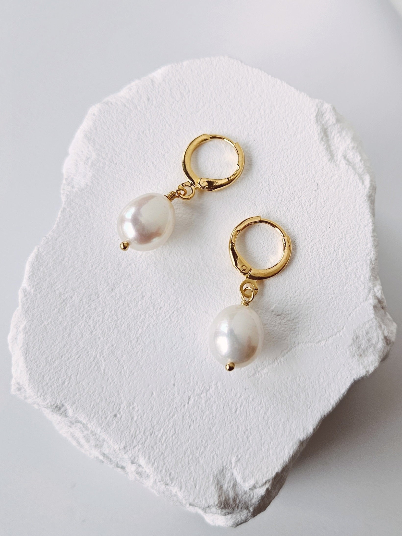 KESHI PEARL Mini Hoops
