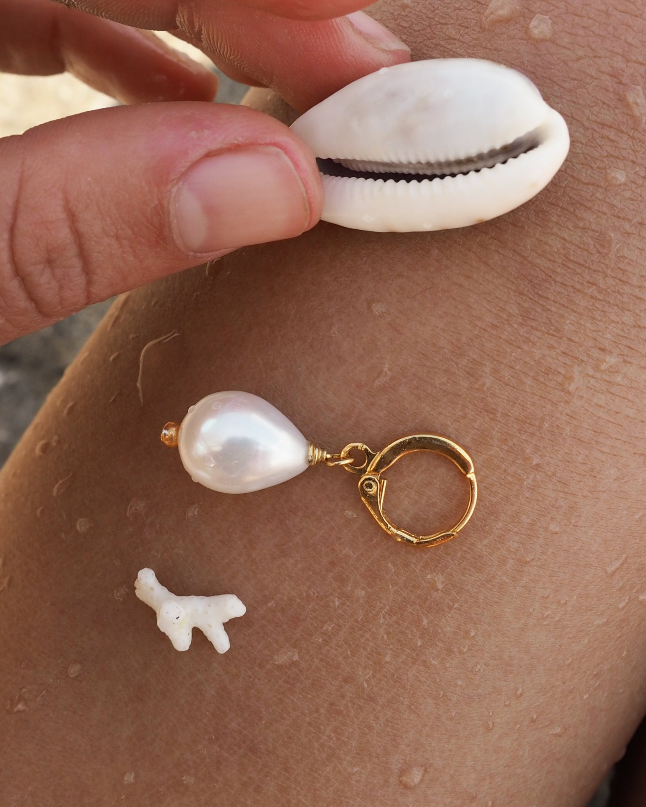 KESHI PEARL Mini Hoops