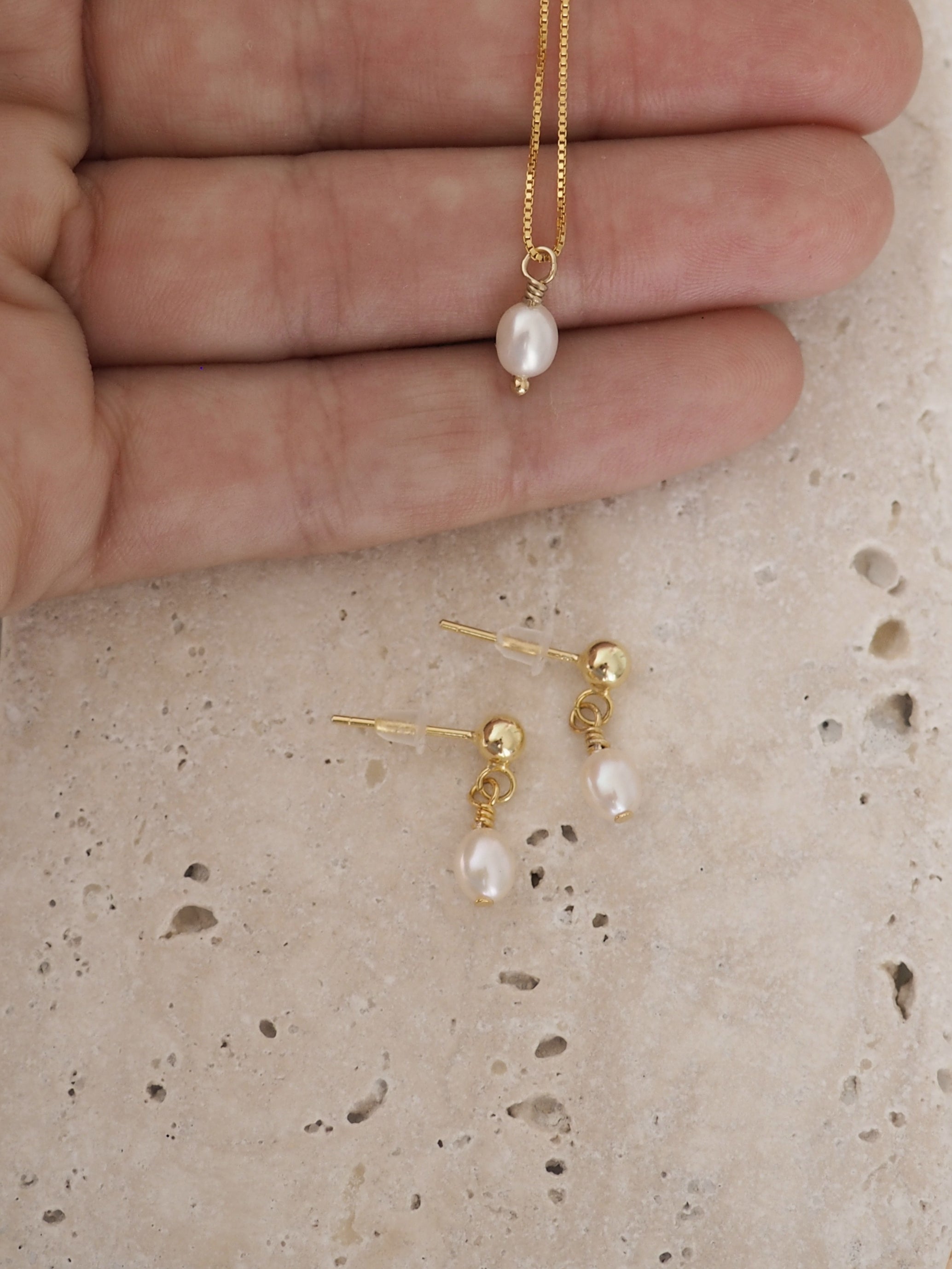 CAPRI Ear Studs