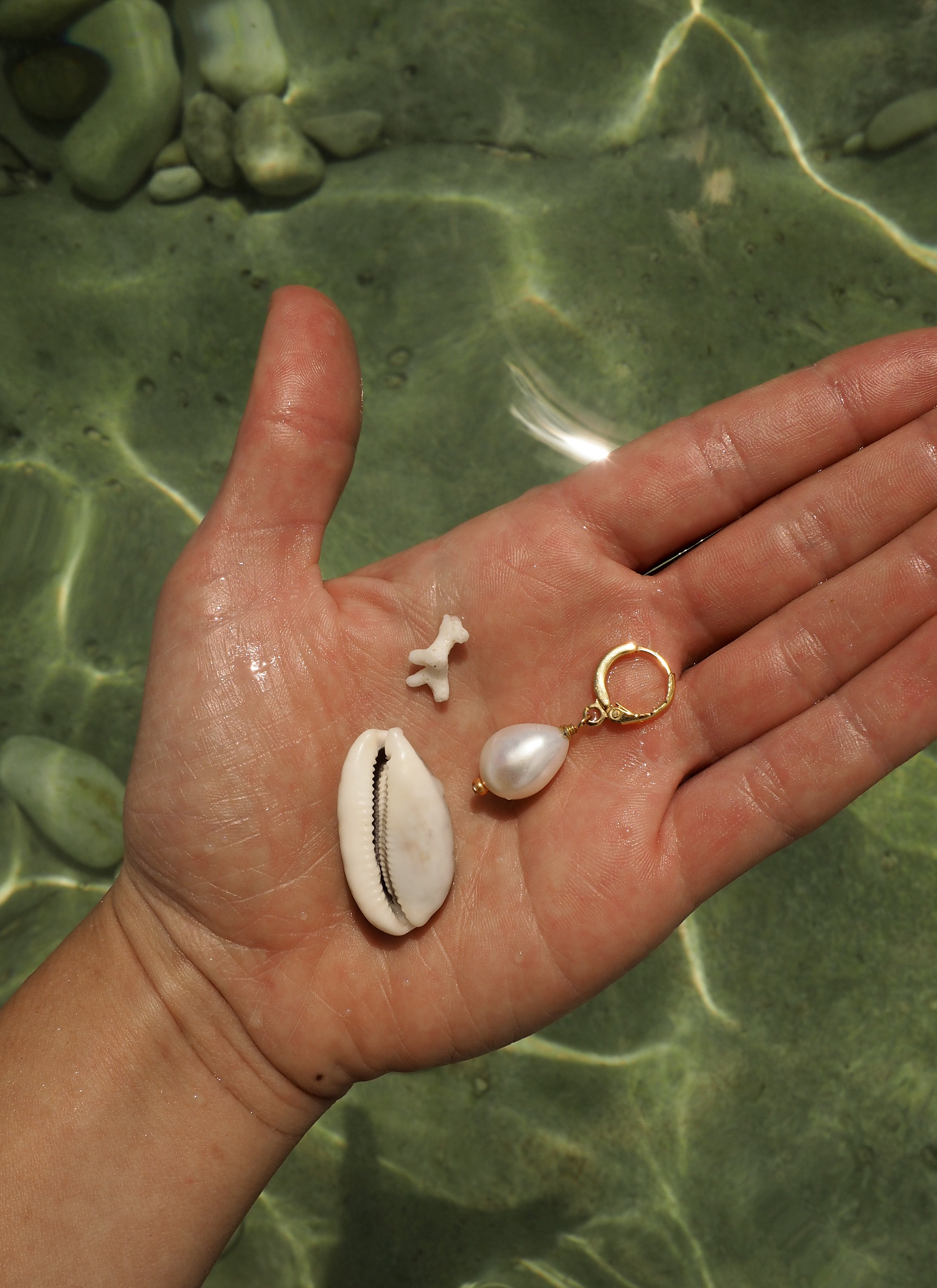 KESHI PEARL Mini Hoops