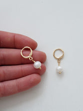 Load image into Gallery viewer, Mini Hoops &quot;SALTY DROP&quot;
