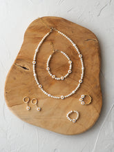 Load image into Gallery viewer, Fiori Pearl Choker
