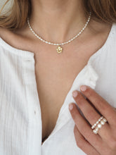 Load image into Gallery viewer, Fleur Pearl Choker
