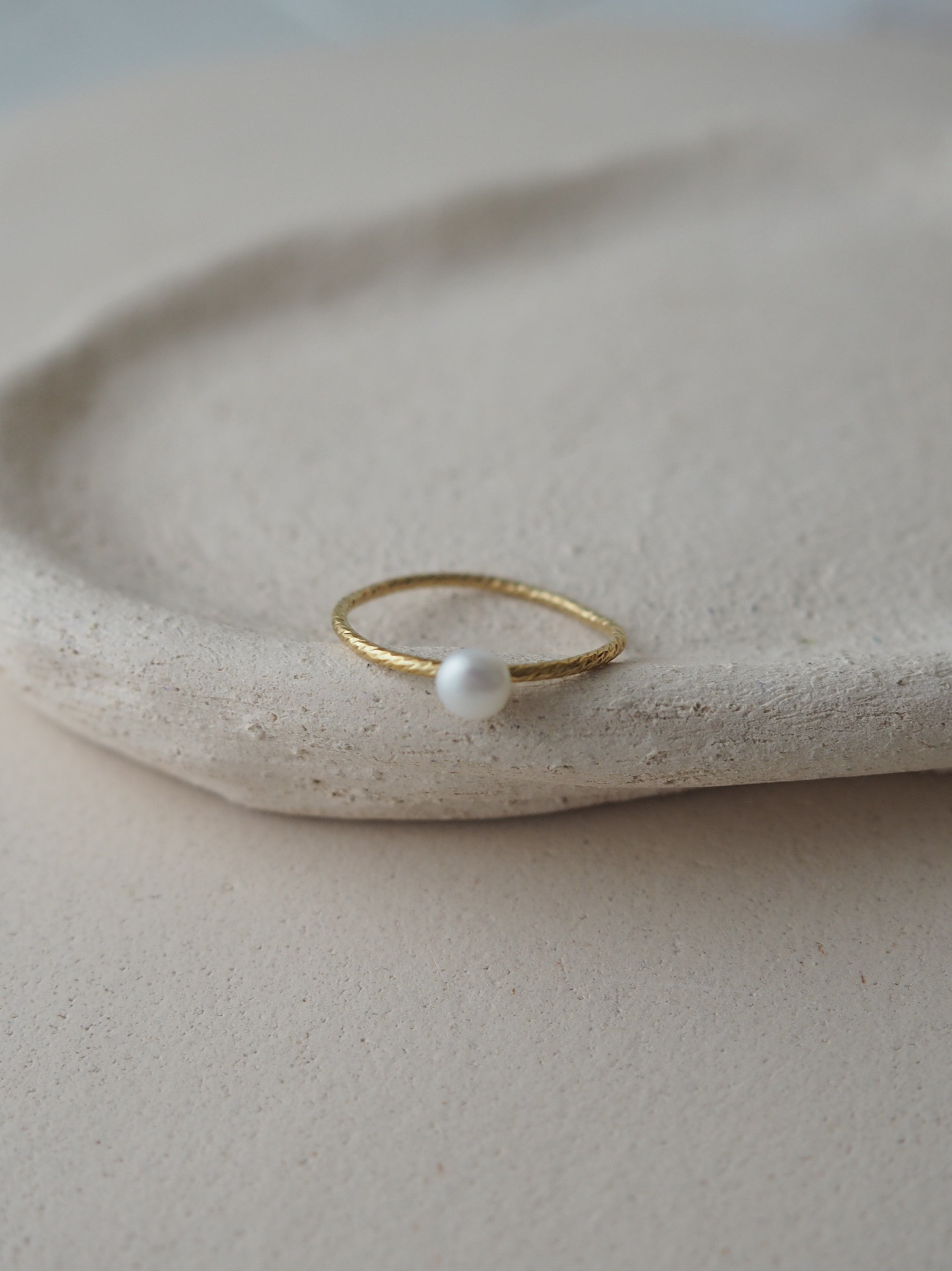 AVOLA Pearl Ring