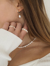 Load image into Gallery viewer, Silver Mini Hoops &quot;KESHI PEARL&quot;
