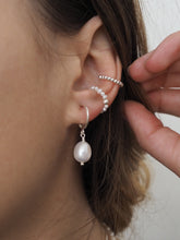 Load image into Gallery viewer, Silver Mini Hoops &quot;KESHI PEARL&quot;
