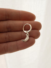 Load image into Gallery viewer, Silver Mini Hoops &quot;LUNA&quot;
