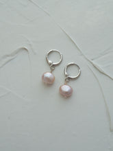 Load image into Gallery viewer, Silver Mini Hoops &quot;PEACHY DROP&quot;
